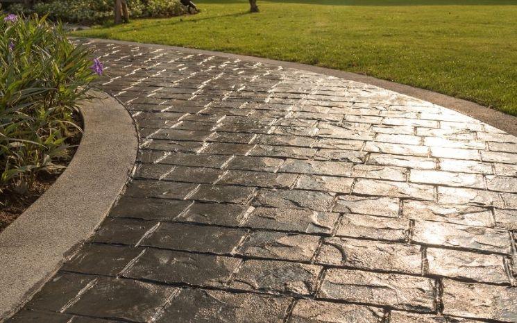 allée en béton imprimé