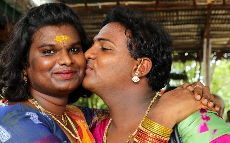 Deux hijras au festival de Koovagam dans le Tamil Nadu