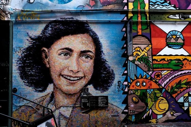 Peinture murale de Jimmy C. pour le musée d'Anne Frank à Haus Schwarzenberg à Berlin