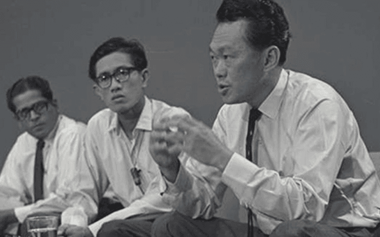 Le Premier ministre de Singapour, Lee Kuan Yew, annonçant l’indépendance de Singapour le 9 août 1965 (© Straits Times)