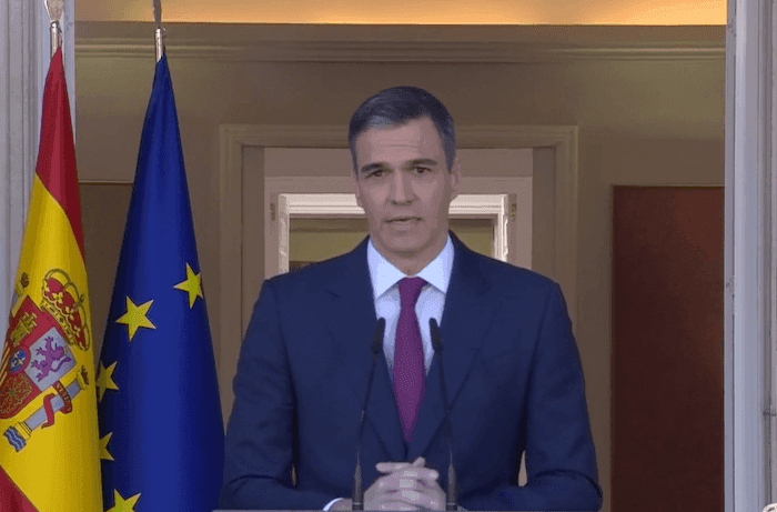 Pedro Sanchez annonce qu'il ne démissionne pas