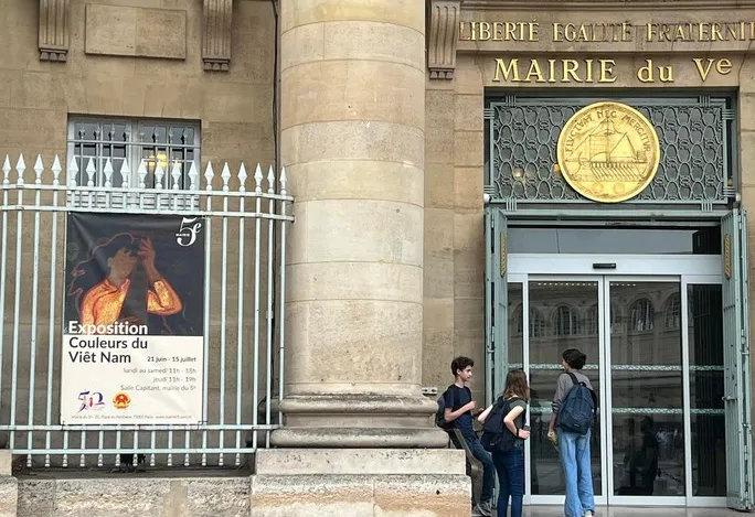 Des artistes présentent des oeuvres sur le Vietnam à Paris 5ème