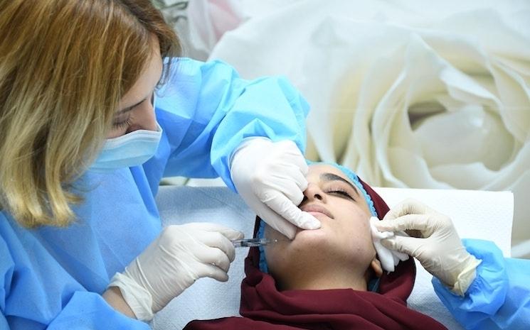 femme se faisant injecter du botox