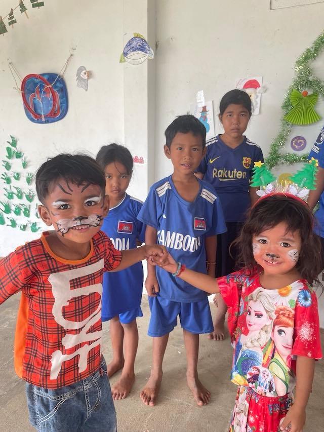 enfants audela des rizière