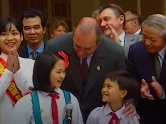 Avec des enfants vietnamiens pour les classes bilingues