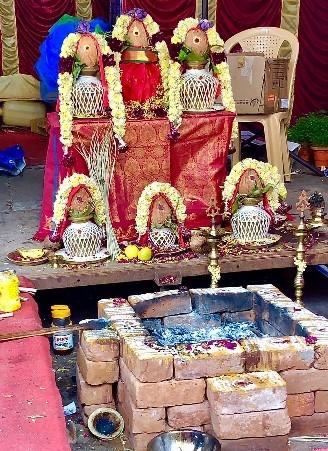 Autel pour Lakshmi pour Ayudha Puja à Pondichéry