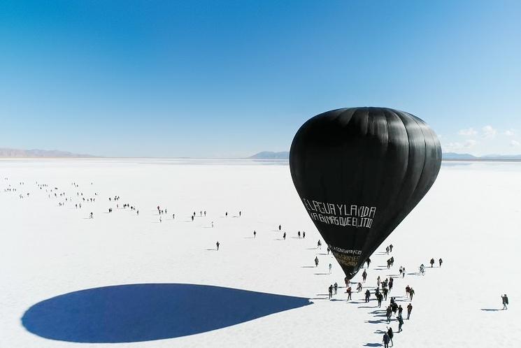 ballon noir de tomas saraceno