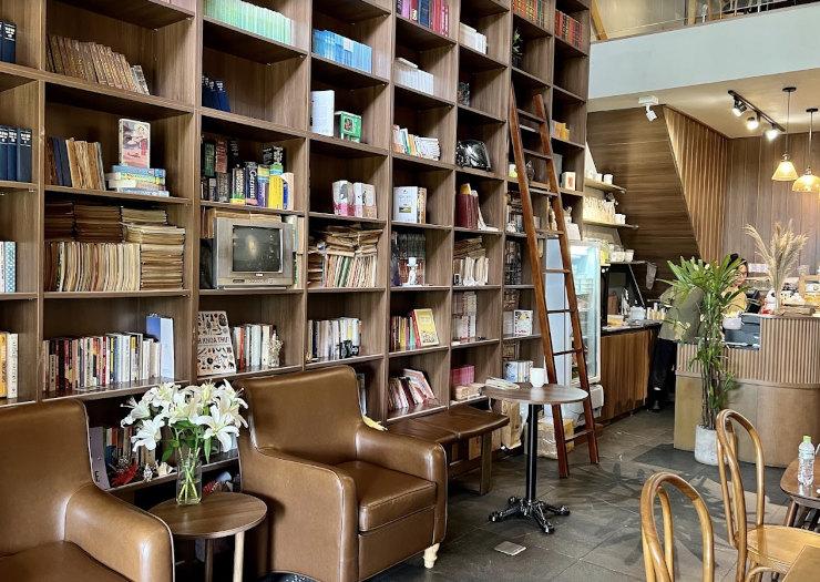 BẢN Cà Phê : café ambiance littéraire au Vietnam