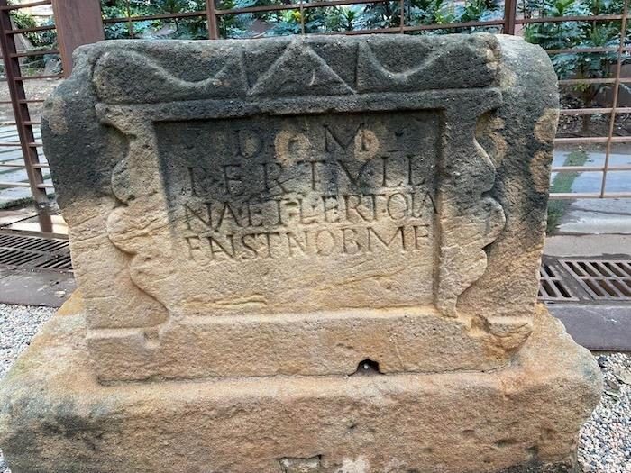 tombe antique à barcelone