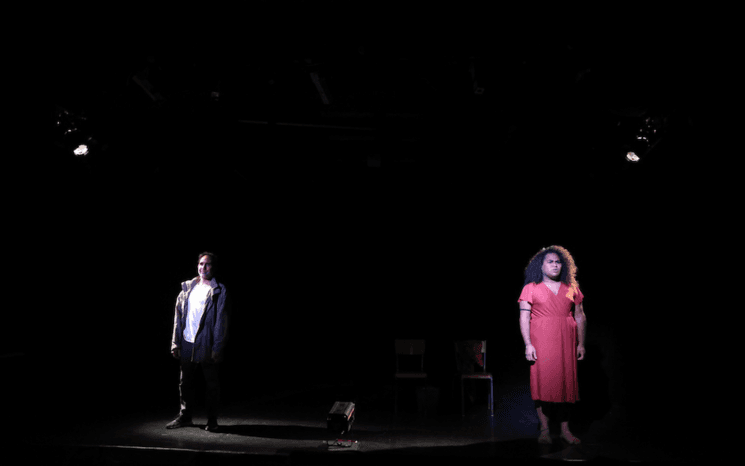 Les comédiens Stéphane Piochaud et Laurence Bolé sur scène