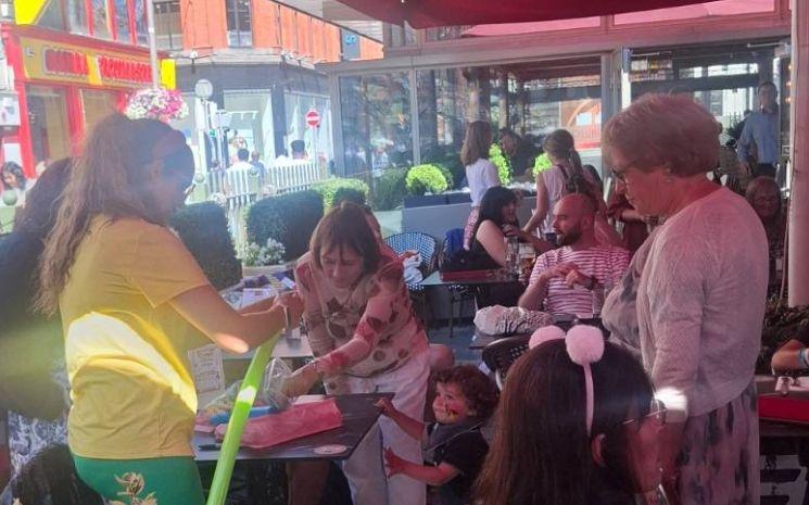 balloon artist au Bastille Day 2026 à Dublin
