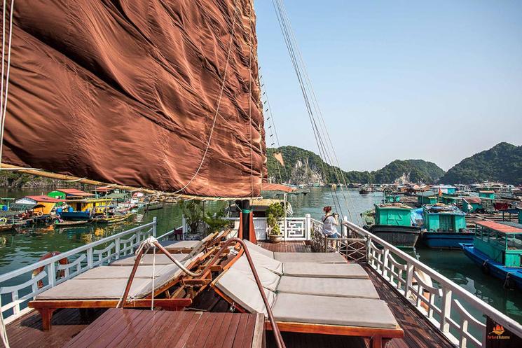 Le bateau quatre saisons est idéal pour un groupe d'amis