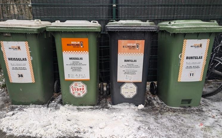 4 bennes à ordure pour le tri du verre