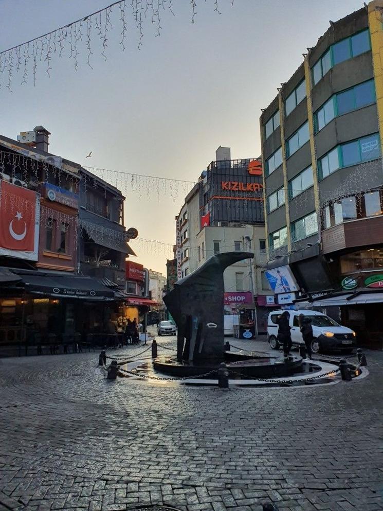 Besiktas kartal heykeli