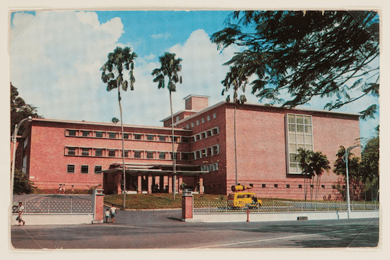 L’ancienne bibliothèque nationale située sur Stamford road (© Roots)