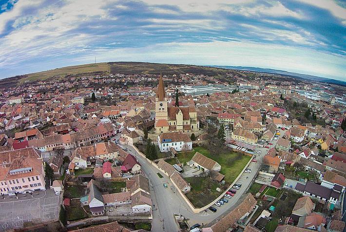 cisnadie-eglise-fortifiee-transylvanie-roumanie