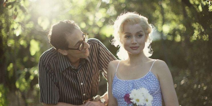 Ana de Armas et Adrien Brody dans Blonde
