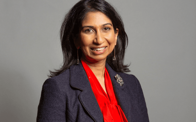 braverman suella réfugiés hôtel