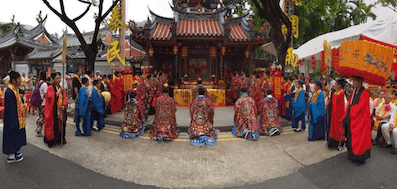 Célébration taoïste devant le temple (© Mission Taoïste)