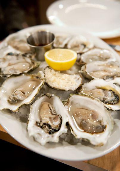 savoir-vivre-manger-doigt