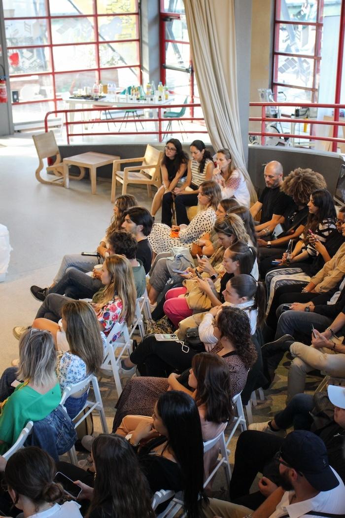 du monde au cafe de l'influence