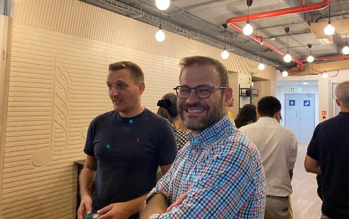 Parents d'élèves au café de rentrée du LFIM