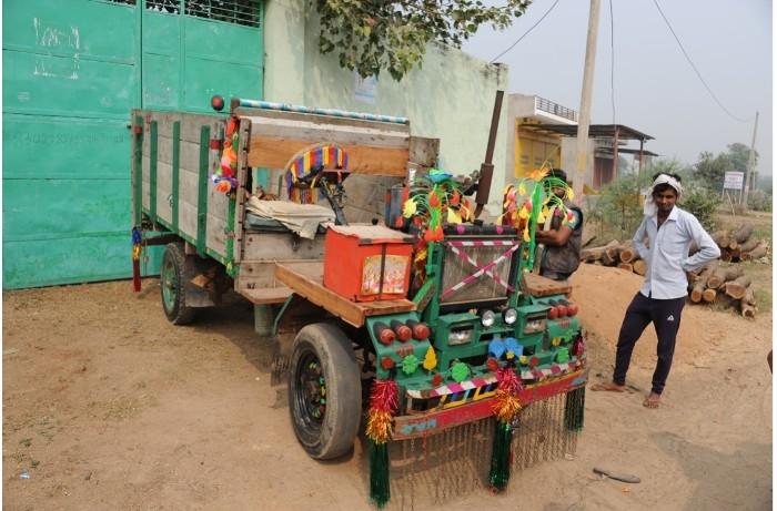 Un agriculteur devant son camion dans le Tamil Nadu