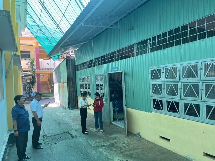 Visite de l’école à Can Giuoc dans laquelle la future cantine va voir le jour.