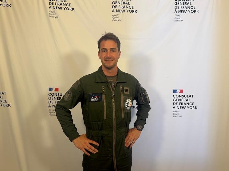 Le capitaine Brice, aux commandes de l’appareil pour ce survol historique de New York