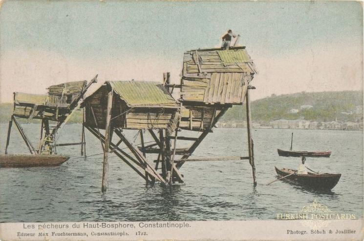 Carte postale ottomane représentant des pêcheurs du Haut-Bosphore à Constantinople au début du XXe siècle