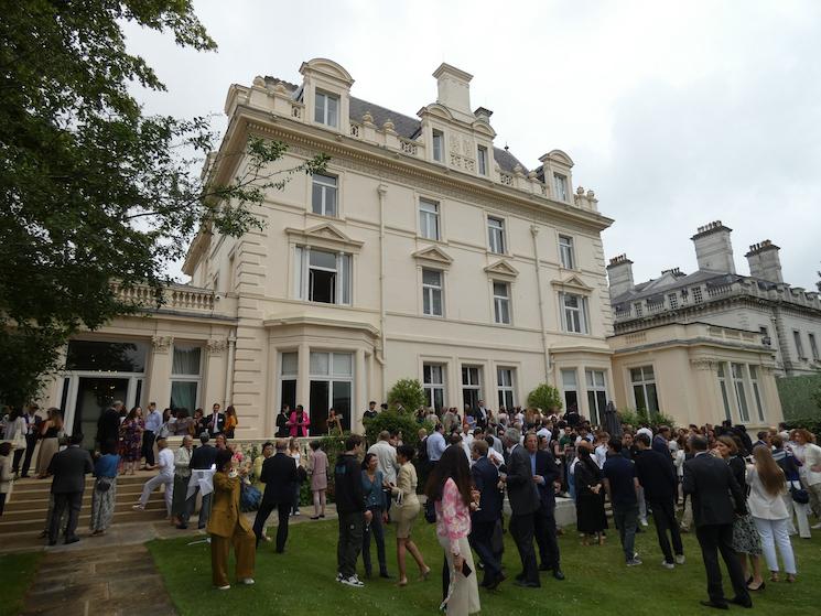 La cérémonie des mentions Très Bien à Londres