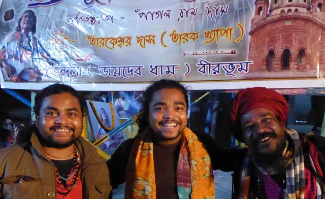Des chanteurs Baul au Bengale après une fête