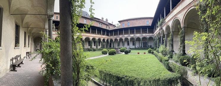 cloître avec jardin