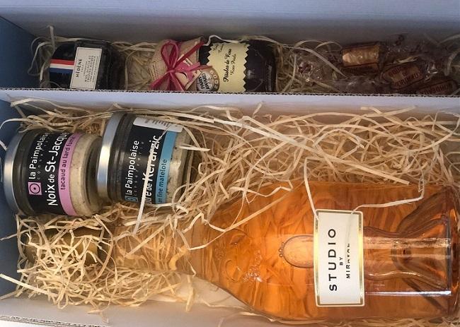 coffret de produits gastronomiques français