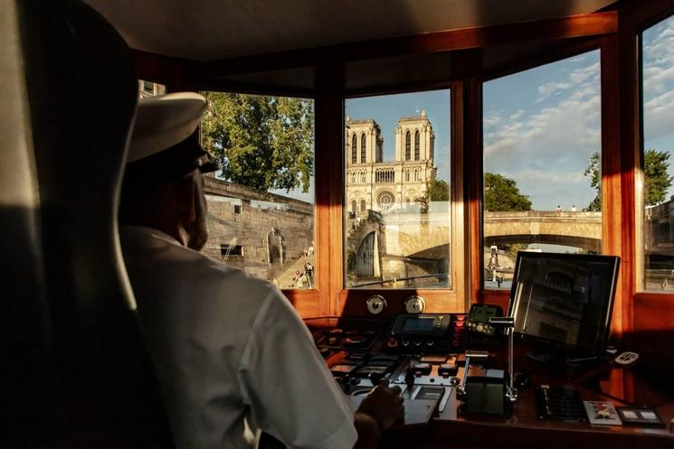 commandant bateau paris