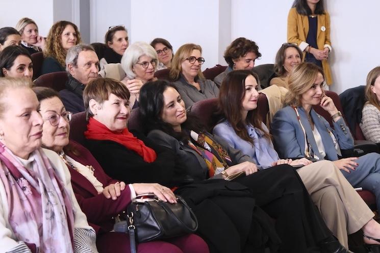 Public assistant à la conférence Istanbul Accueil pour la Journée internationale des droits des femmes à Istanbul