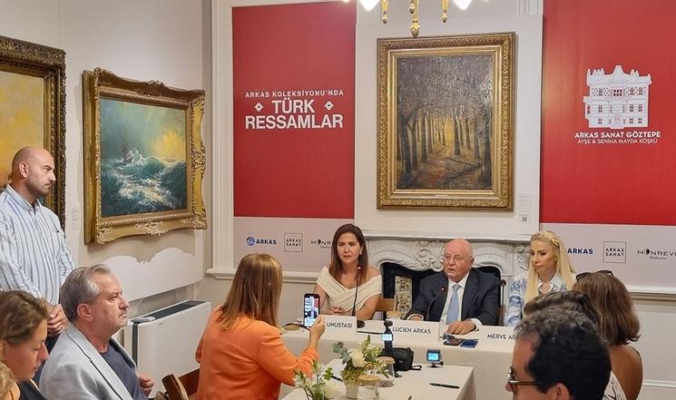 Conférence de presse lors de l’inauguration du musée Arkas Sanat Göztepe à Izmir avec Lucien et Merve Arkas, Müjde Unustası