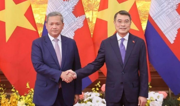 Le Premier ministre cambodgien Hun Manet et le Premier ministre vietnamien Le Minh Hung