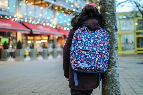 le cartalbe coloré et personnalisé dans la cour de récréation