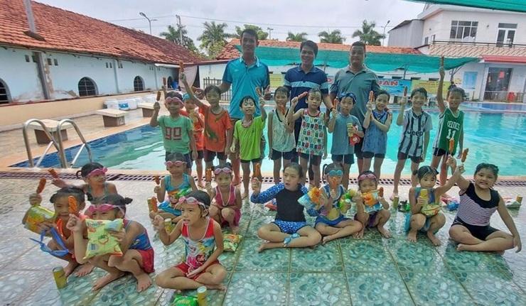 Piscine et cours de natation.