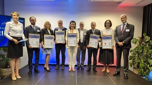 Prezentacja nagrody głównej z okazji 30. rocznicy CCIFP