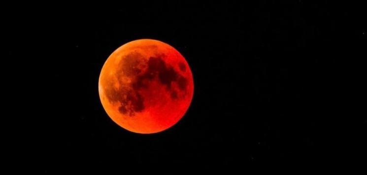 Lune rouge
