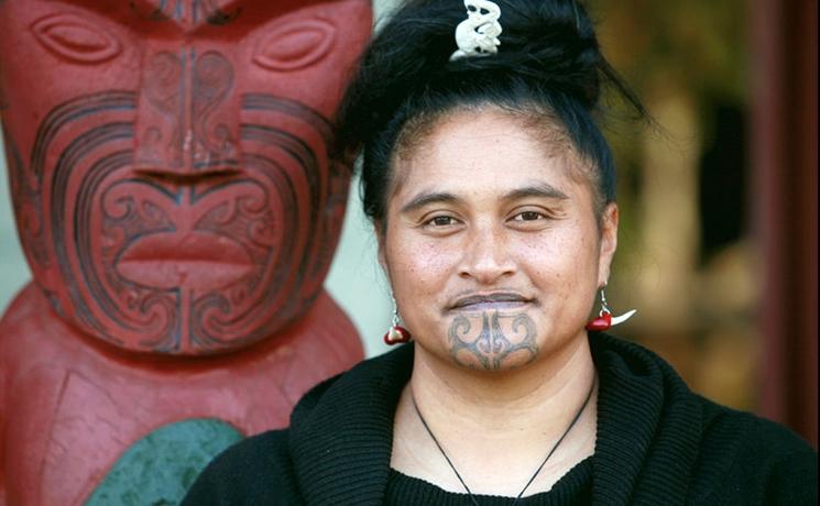 femme tatouage maori