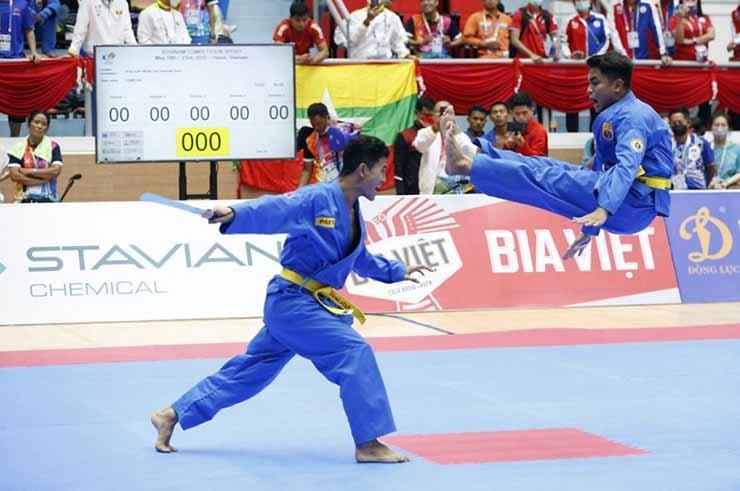 deux athlètes cambodgiens de vovinam