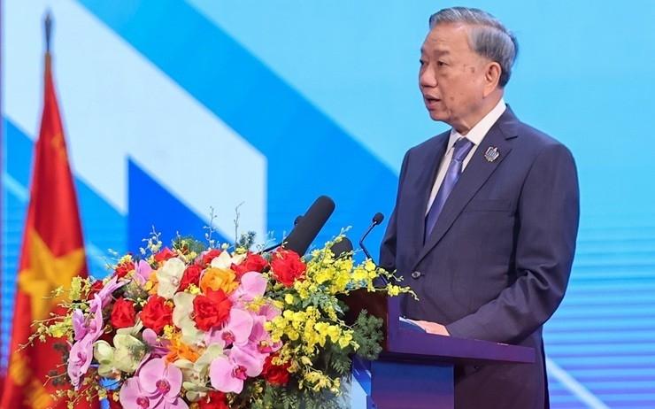 Le secrétaire Général To Lam s’exprime lors de la rentrée scolaire