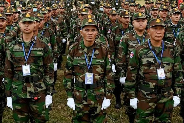 Cambodge: les jeunes partagés sur le service militaire obligatoire