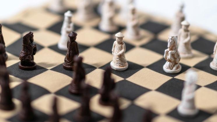 un jeu d'échecs en Asie