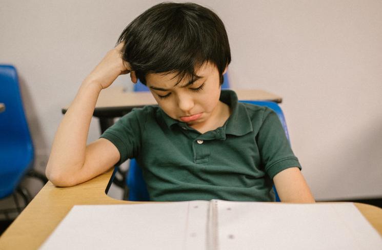 elève vietnamien a l'école primaire de hanoi