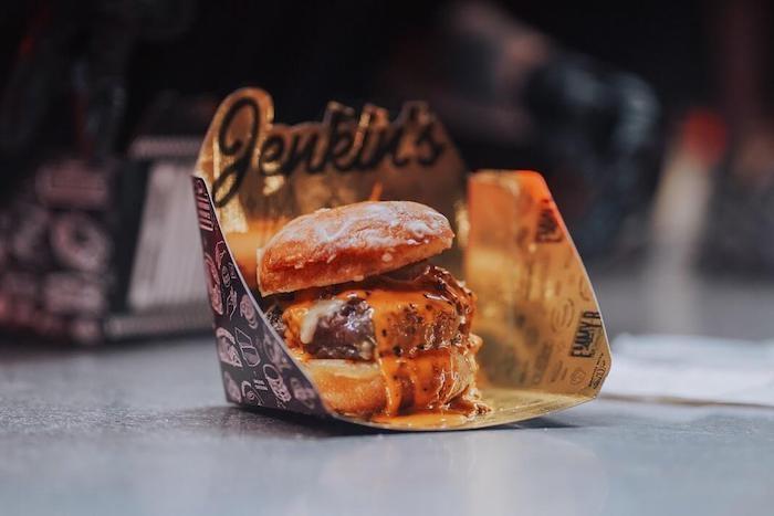 hamburger Emy B du restaurant valencien jenkins