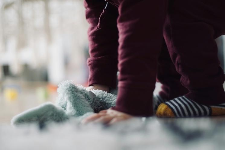 un enfant seul et maltraité